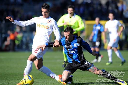 里昂队轻松战胜对手,取得本赛季重要的三分 里昂队轻松战胜对手,取得本赛季重要的三分