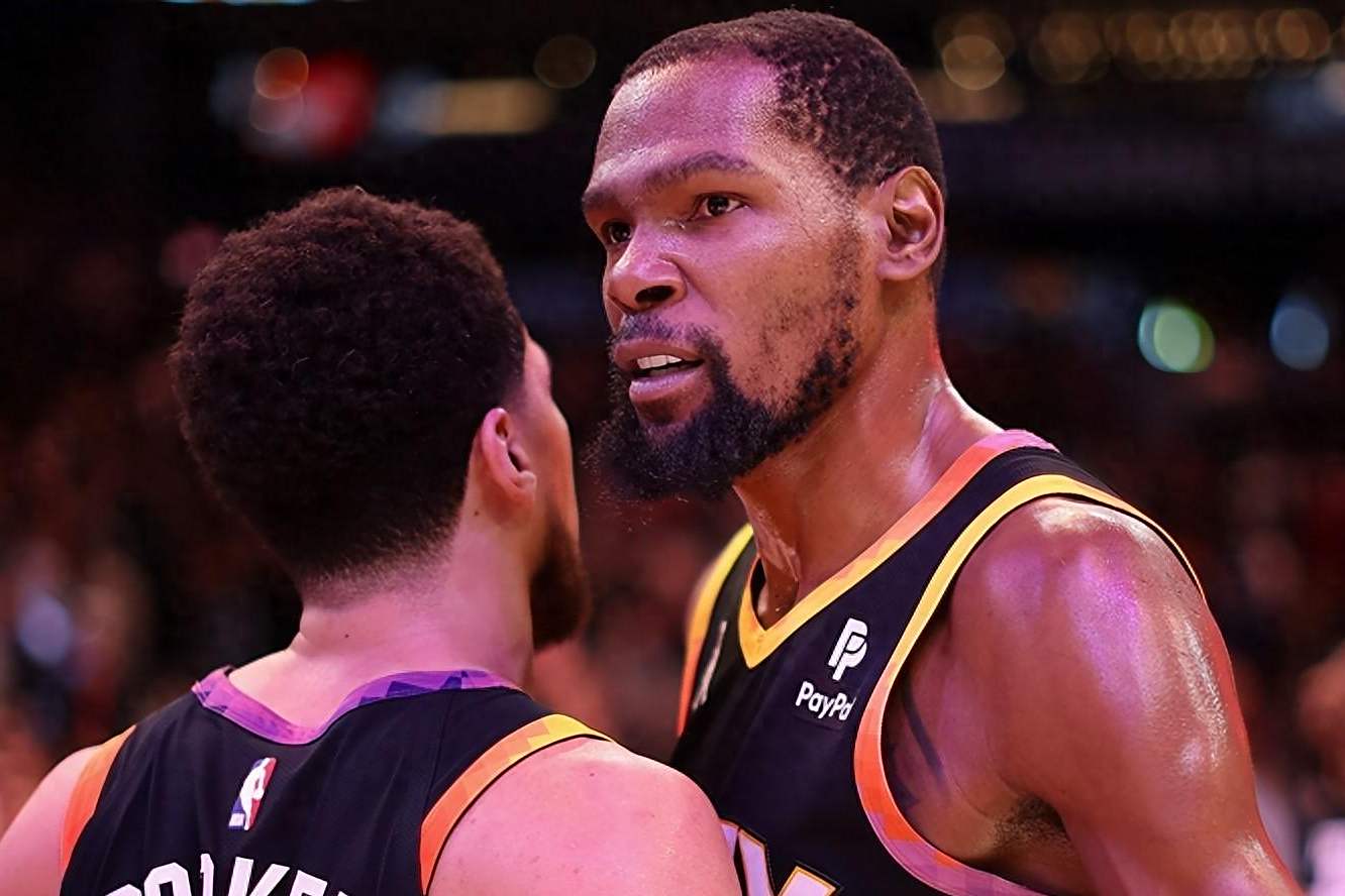 乐鱼体育官网入口-黑马崭露头角,谁能冲击冠军宝座?的简单介绍