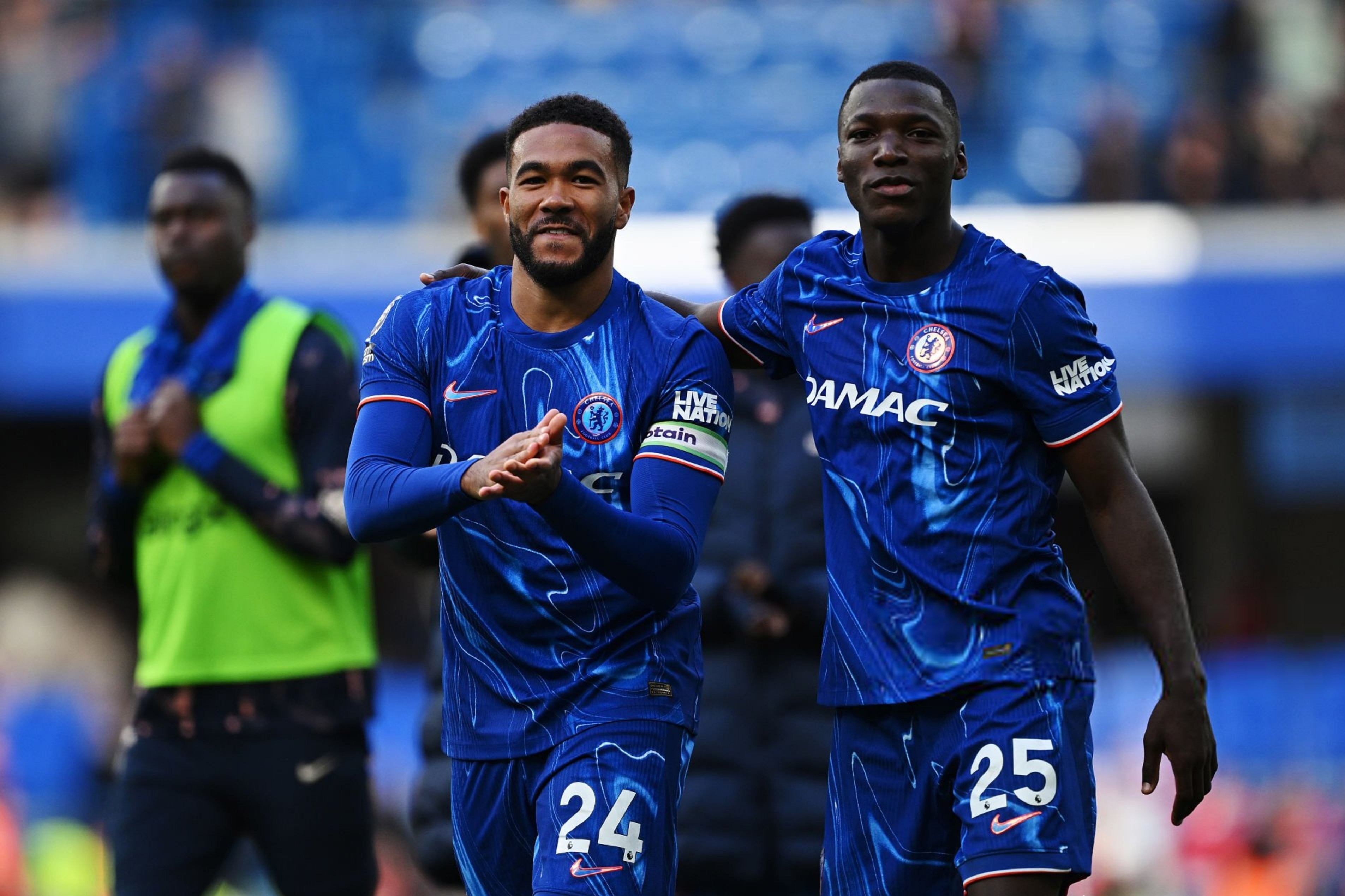 乐鱼体育娱乐-利物浦客场擒拿胜利闪耀切尔西