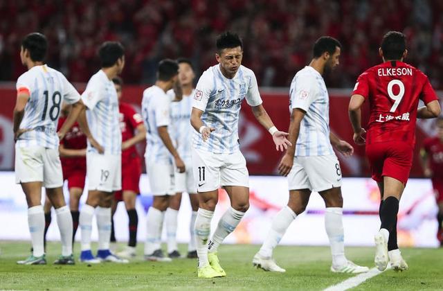 富力主场不敌上港，保级前景堪忧的简单介绍