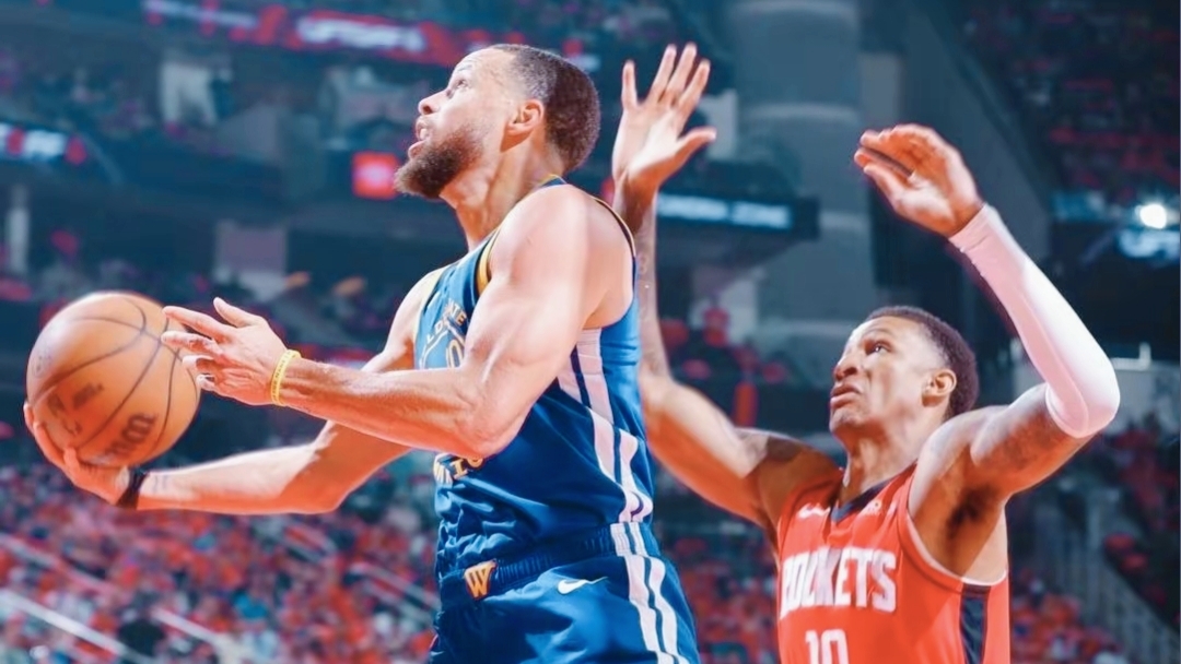 勇士主场胜马刺，库里轰下50分