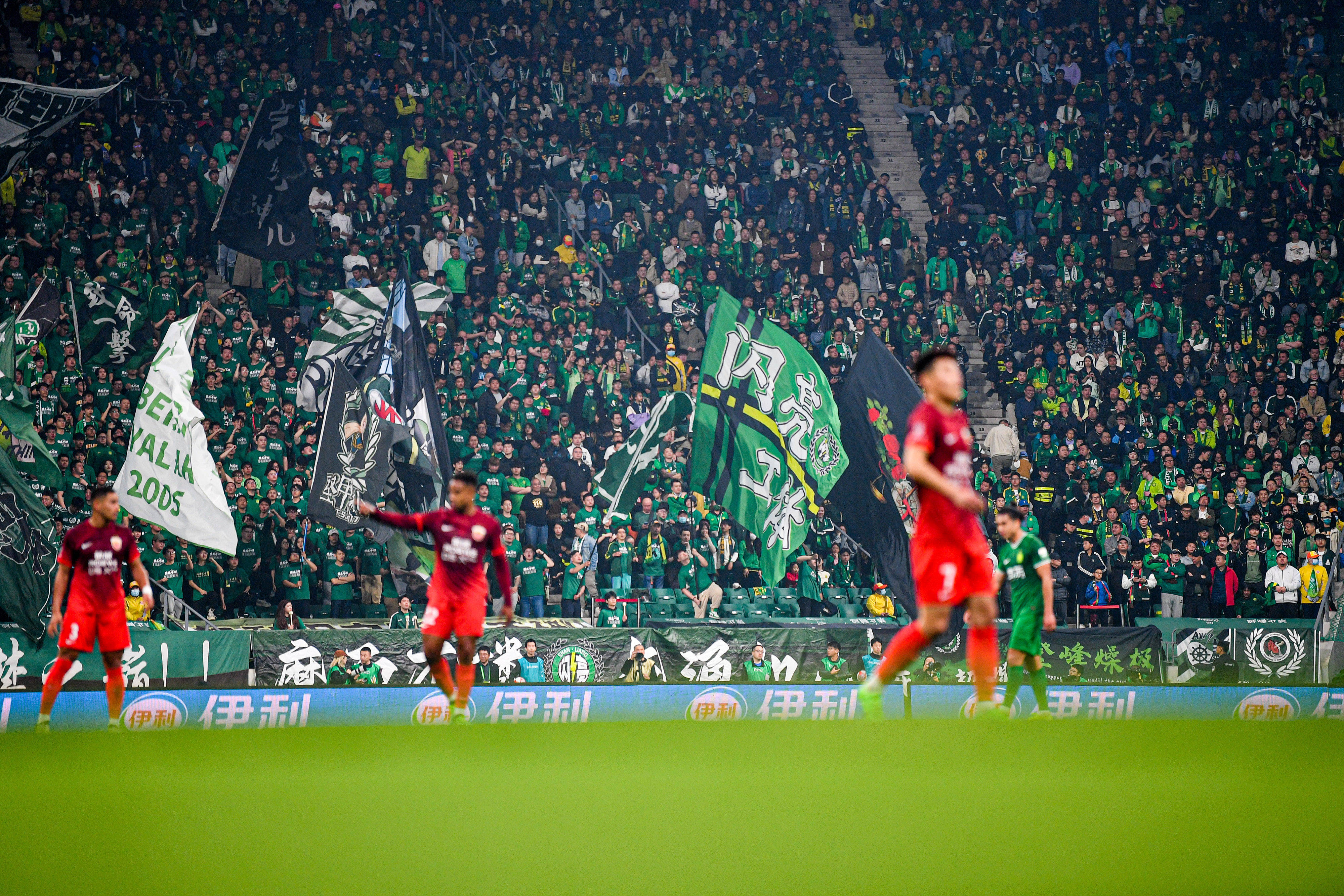 包含球员们在场上秀出绝技,球迷尖叫不断的词条 包含球员们在场上秀出绝技,球迷尖叫不断的词条