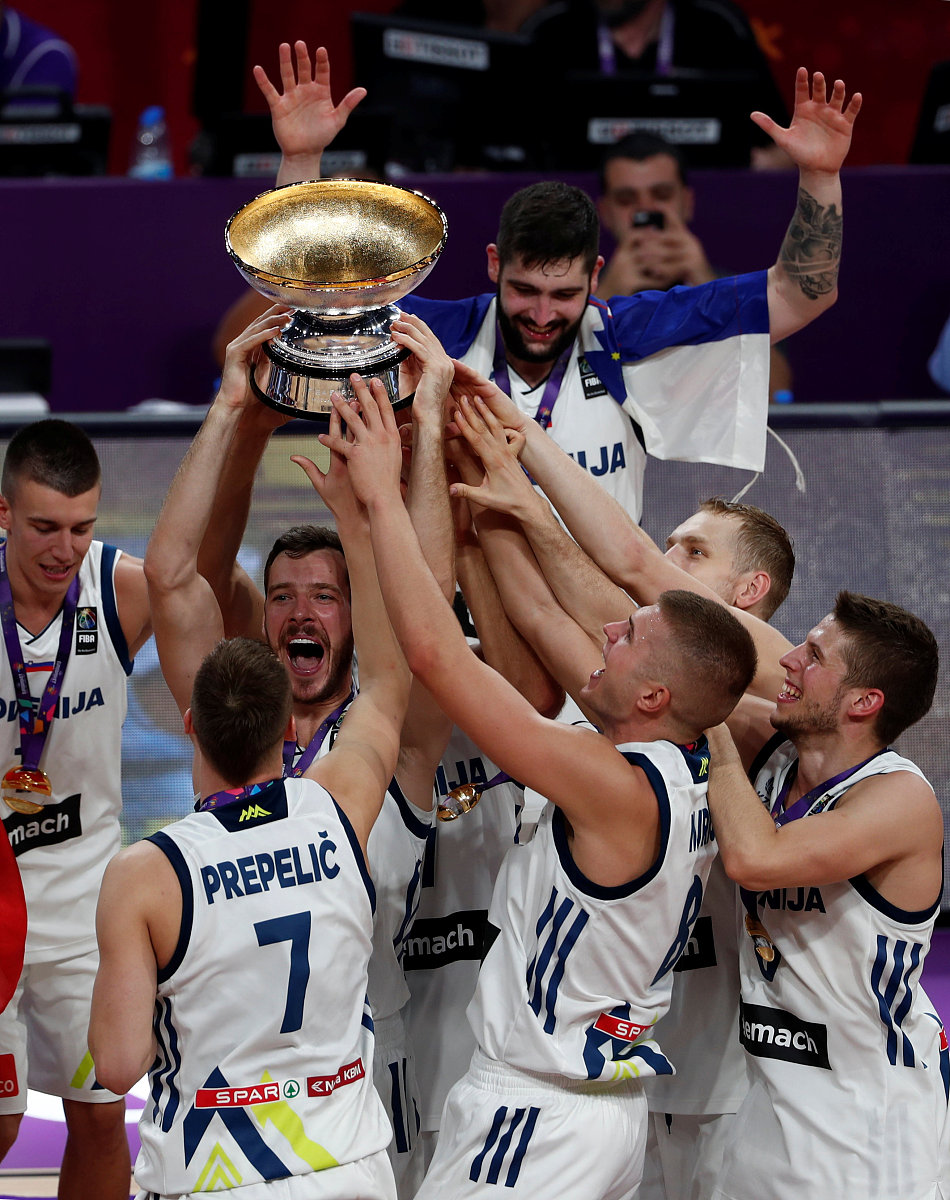 篮球赛事吸引无数球迷围观，势如破竹的简单介绍